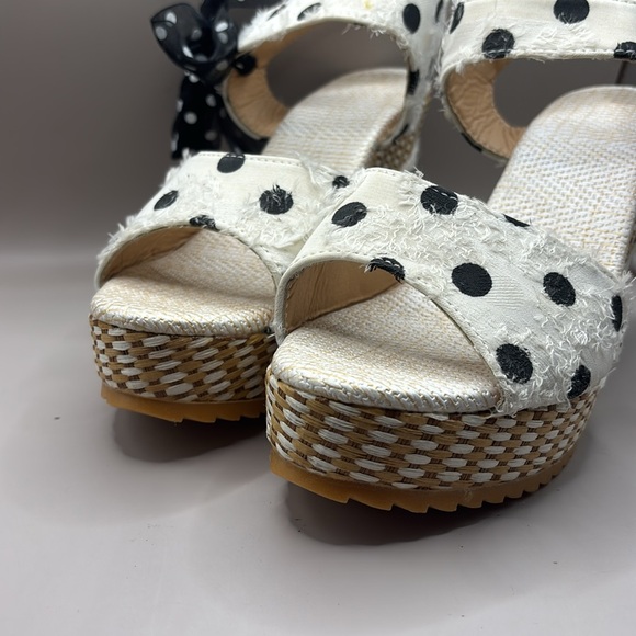 Polka Dot Wedge Sandals with Bow Accent - Picture 4 of 4